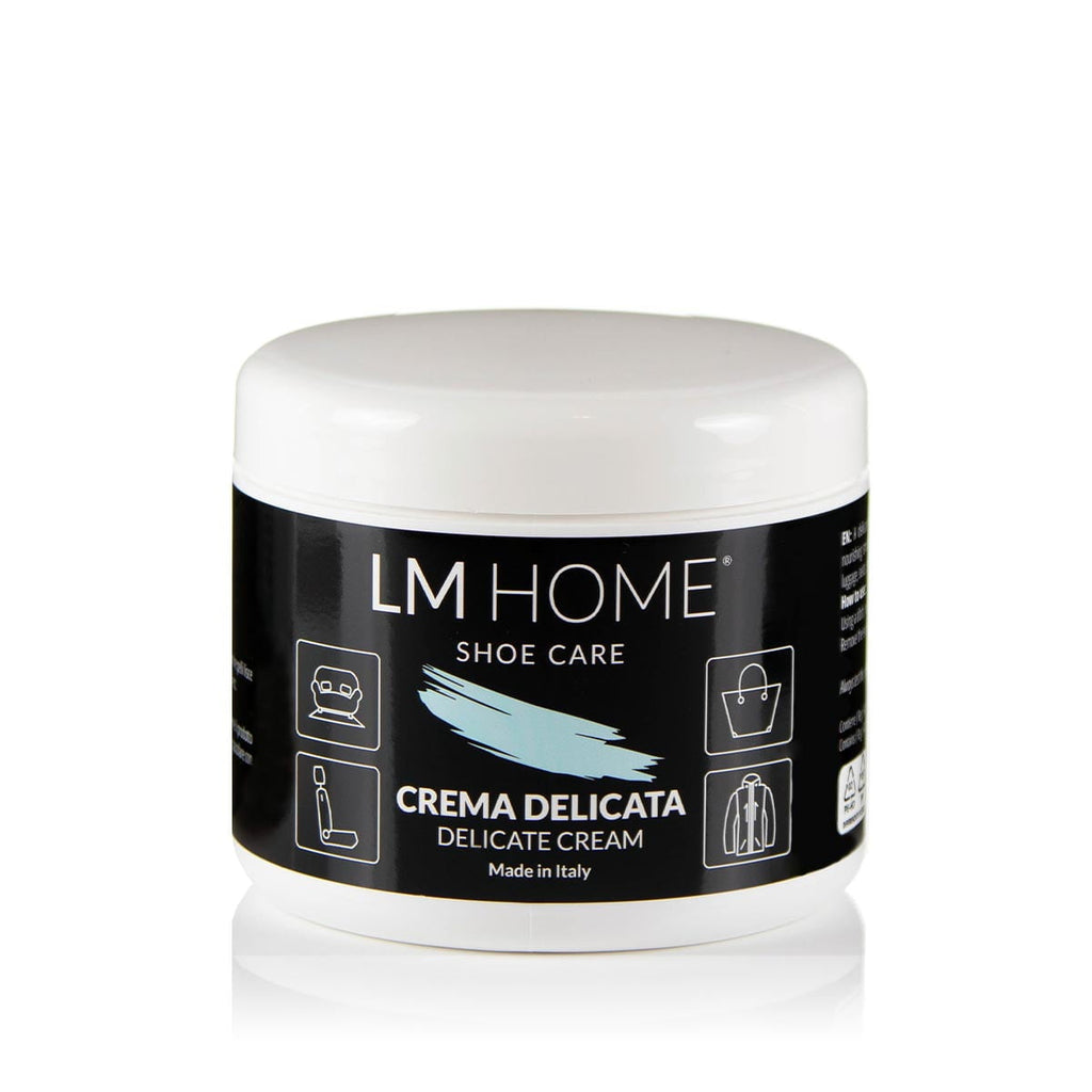 Crema pentru intretinerea suprafetelor din piele naturala sau artificiala