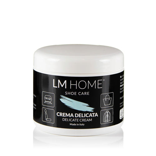 Crema pentru intretinerea suprafetelor din piele naturala sau artificiala